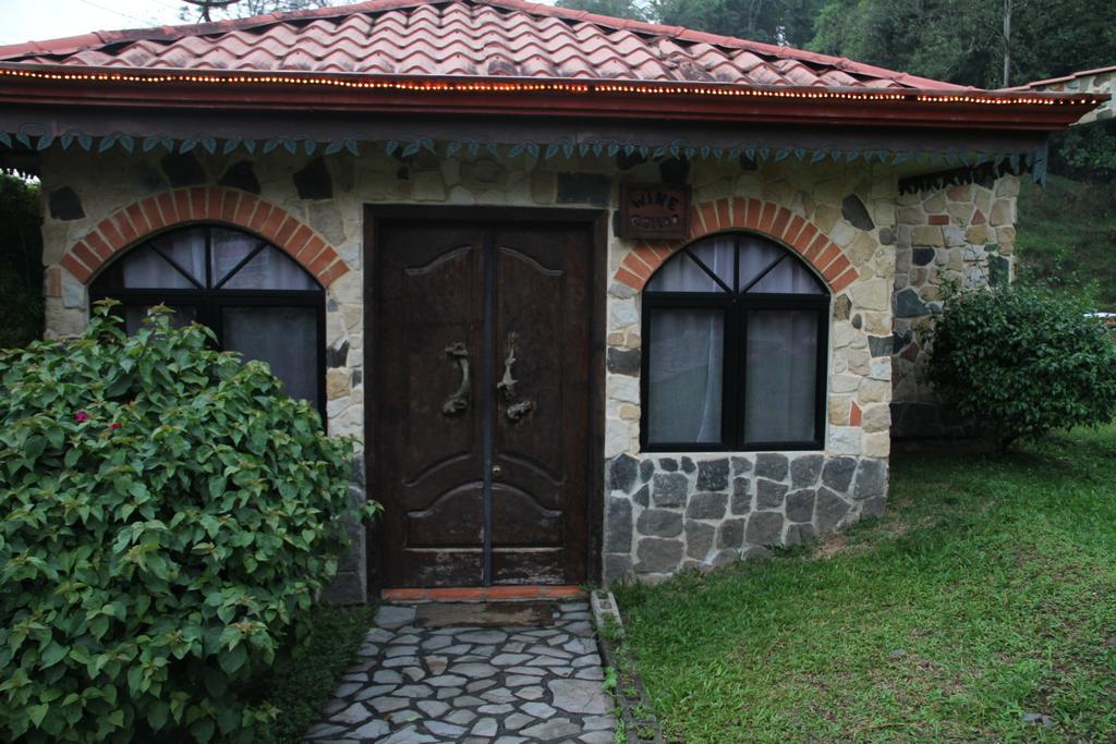 Gingerbread Restaurant&Hotel Nuevo Arenal Zimmer foto