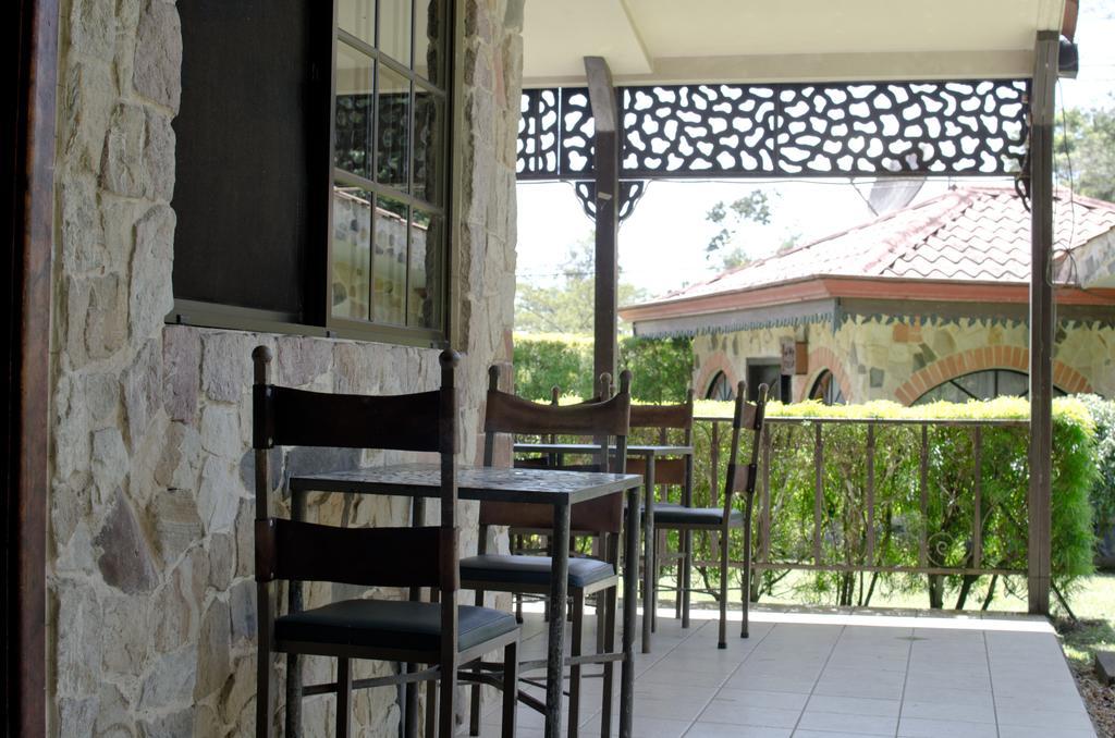 Gingerbread Restaurant&Hotel Nuevo Arenal Exterior foto
